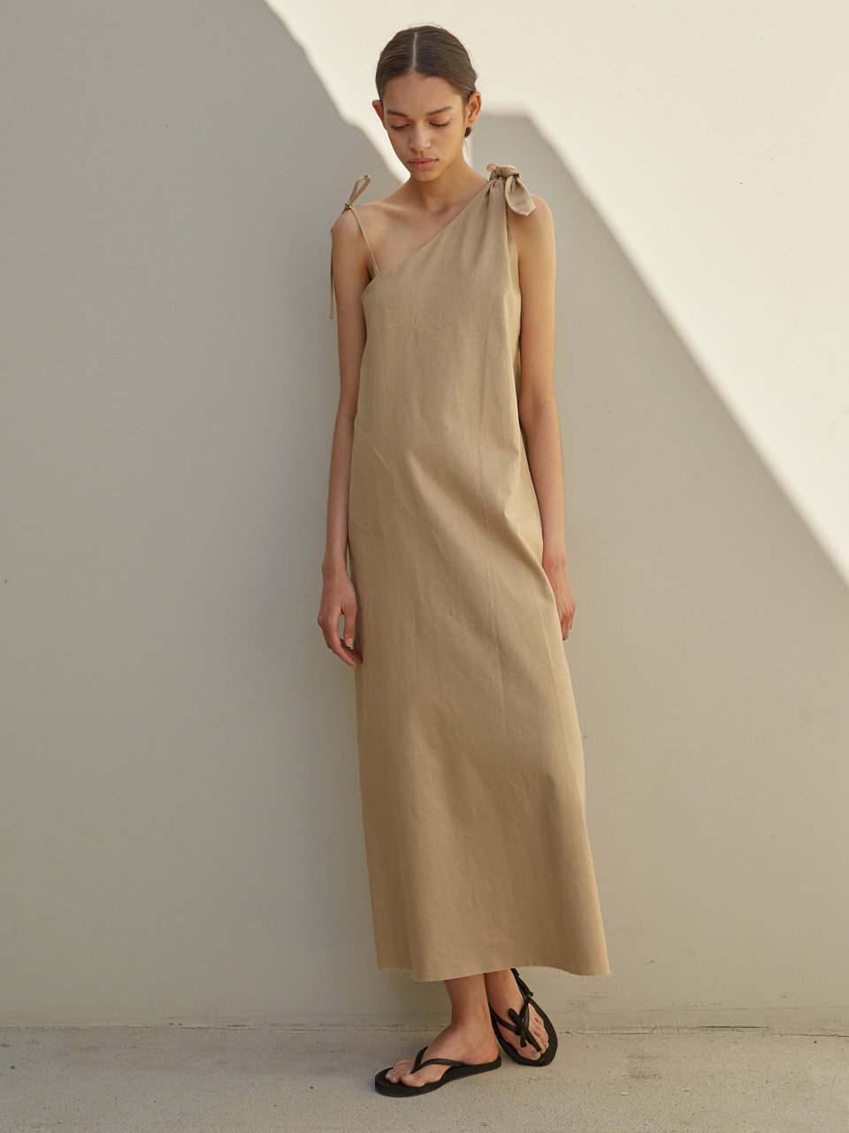 unbalanced ribbon linen long dress (beige)
