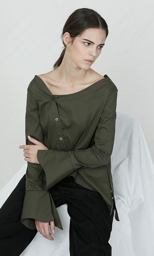 [15 F/W] wave-neck blouse (khaki)