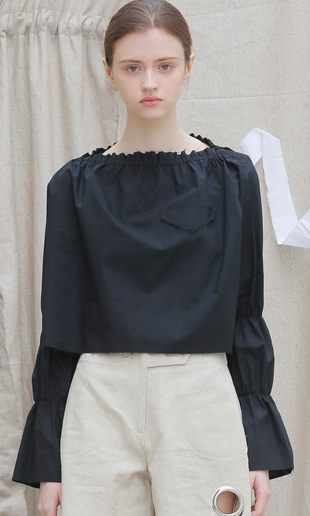 17 SS shirring sleeve crop blouse (black)